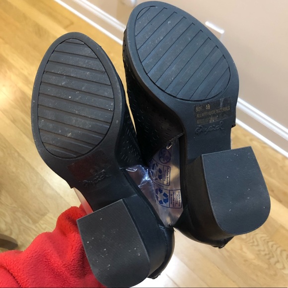 NWOT Qupid Laser Cut Open Toe Sandal Booties Heels - Picture 7 of 8